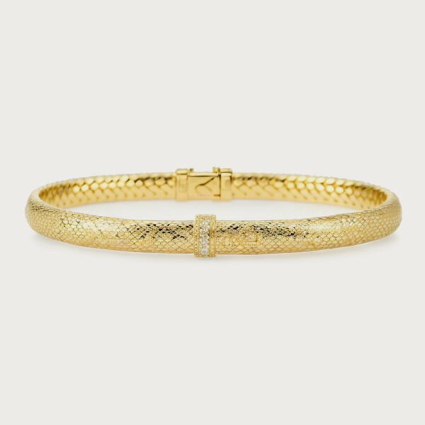 Vintage Link Bracelet with classic interlocking chain-link design